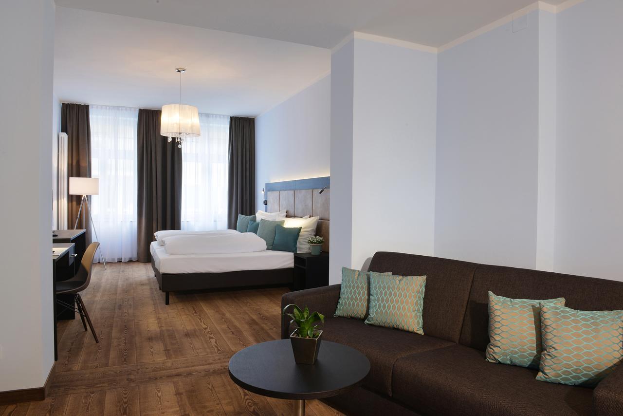 Uhu Gaestehaus Superior Koln Bagian luar foto