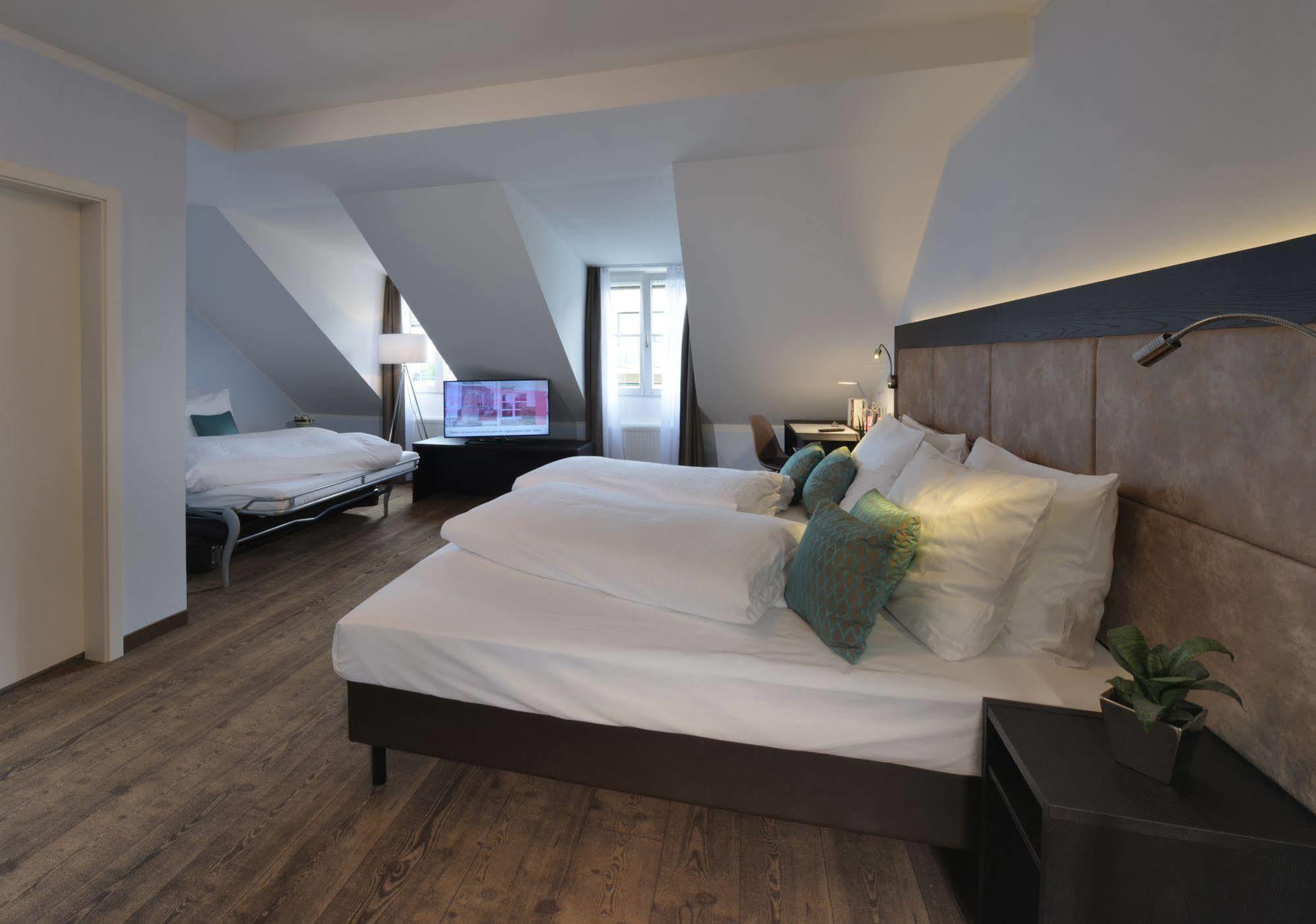 Uhu Gaestehaus Superior Koln Bagian luar foto