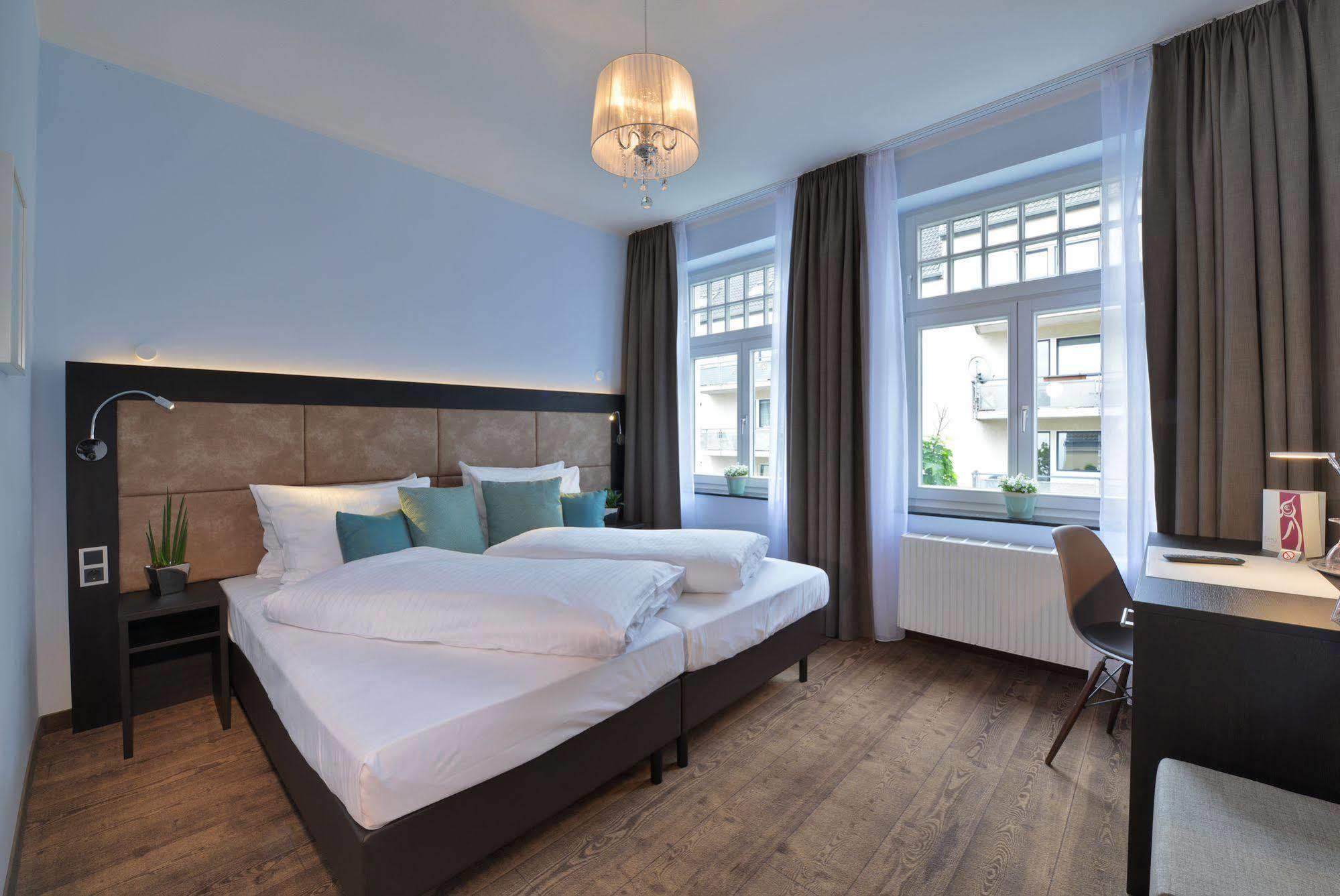 Uhu Gaestehaus Superior Koln Bagian luar foto