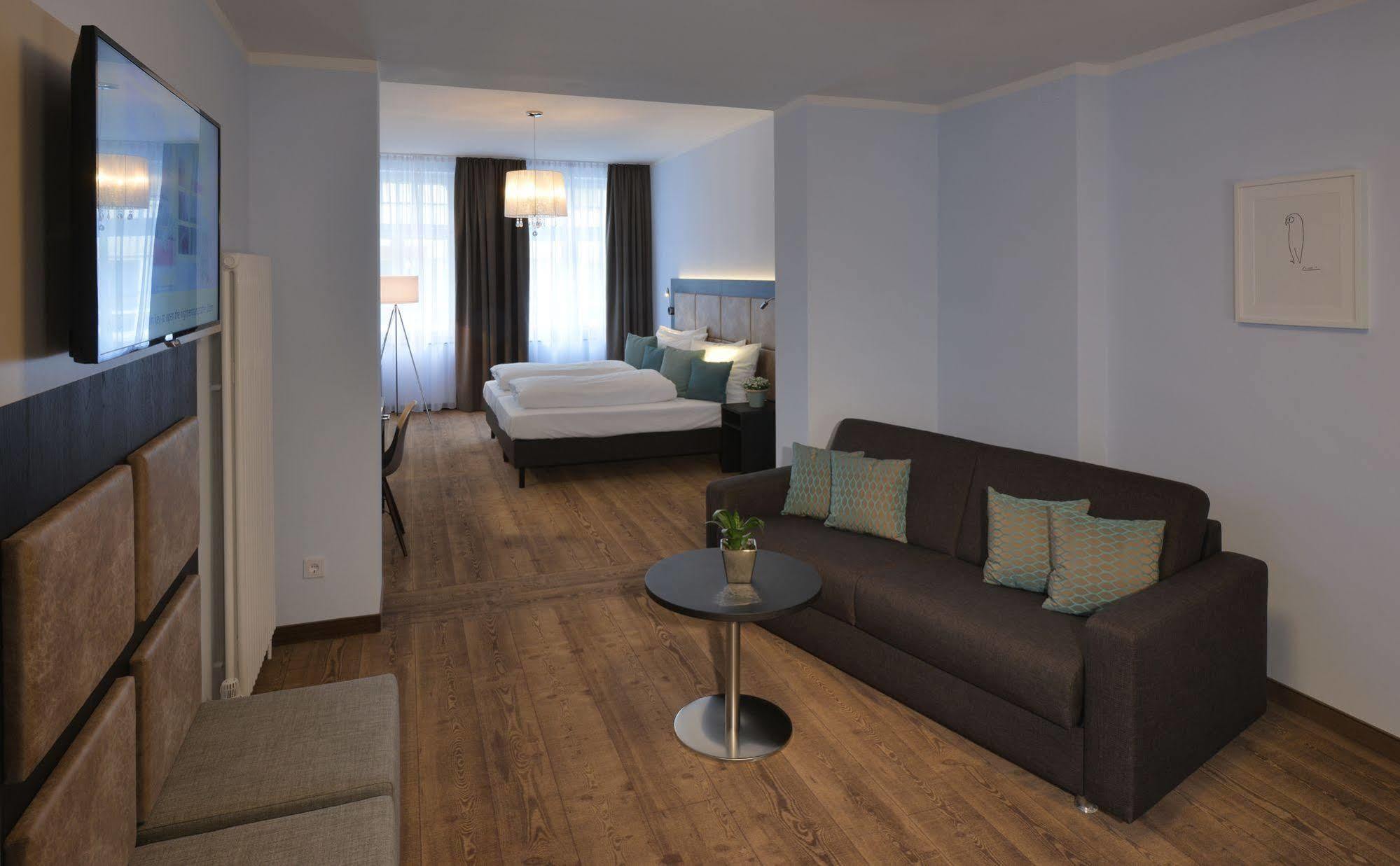 Uhu Gaestehaus Superior Koln Bagian luar foto