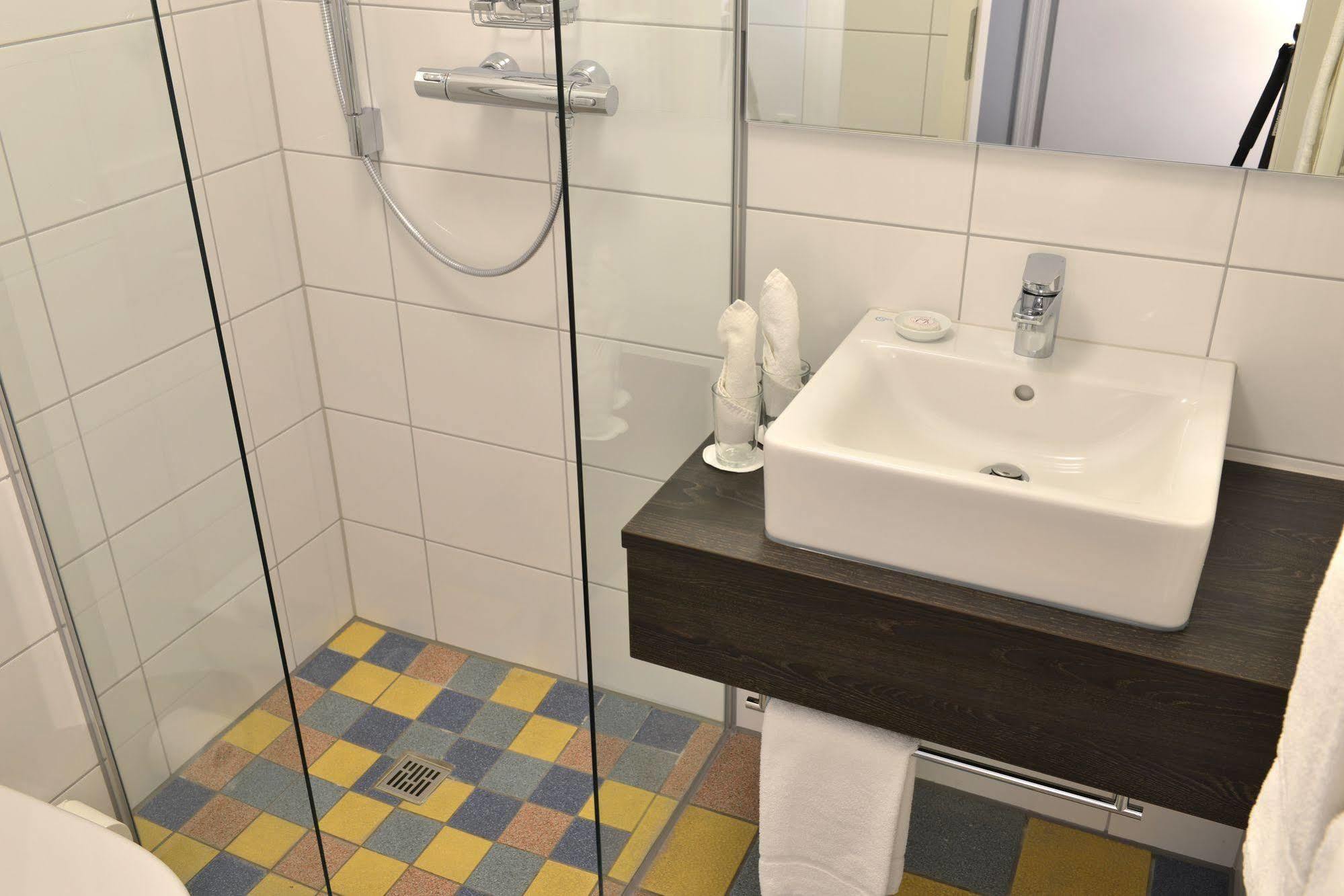 Uhu Gaestehaus Superior Koln Bagian luar foto