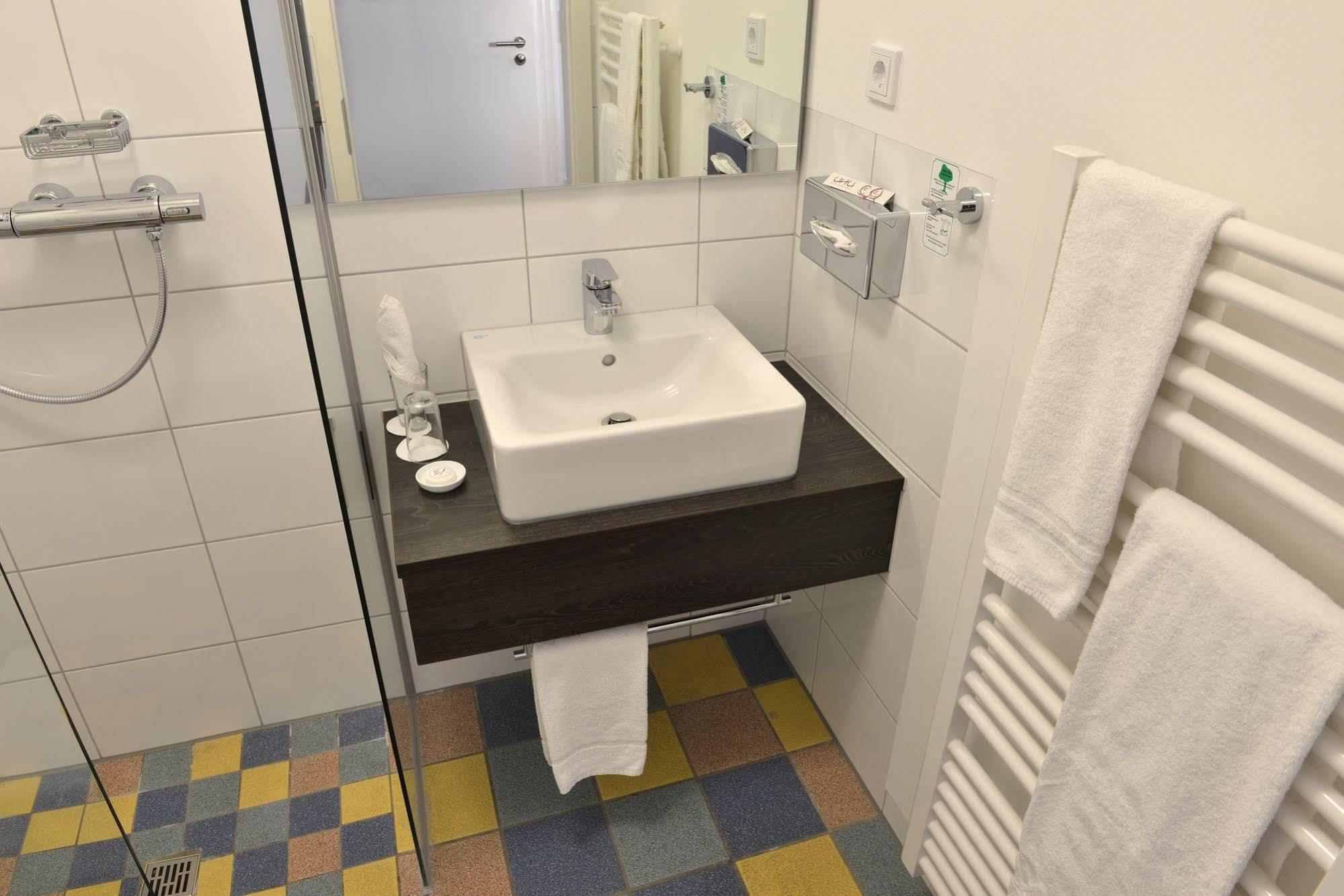 Uhu Gaestehaus Superior Koln Bagian luar foto