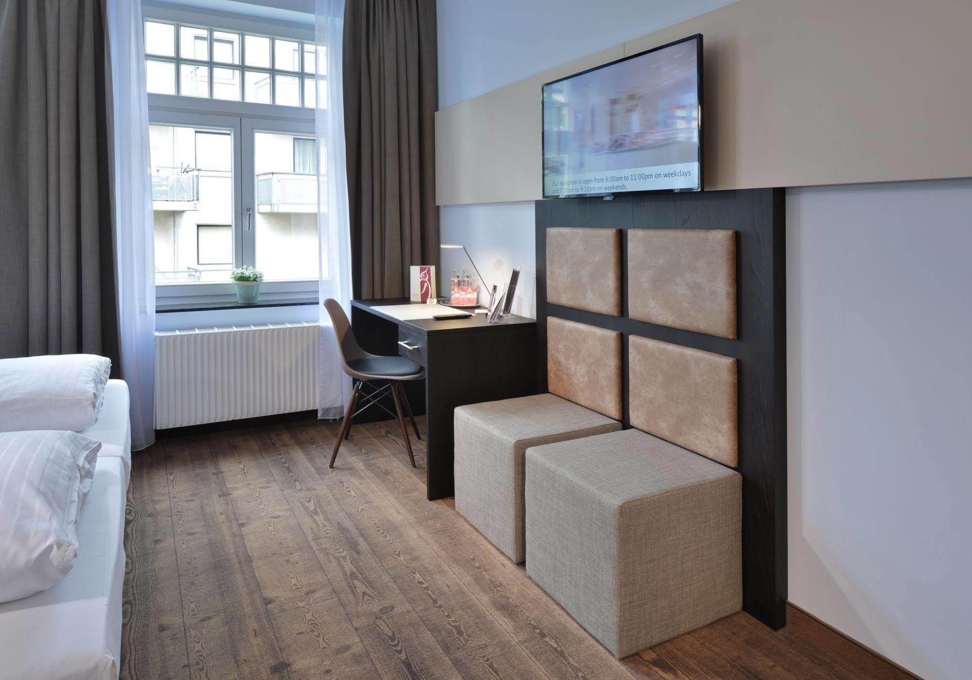 Uhu Gaestehaus Superior Koln Bagian luar foto