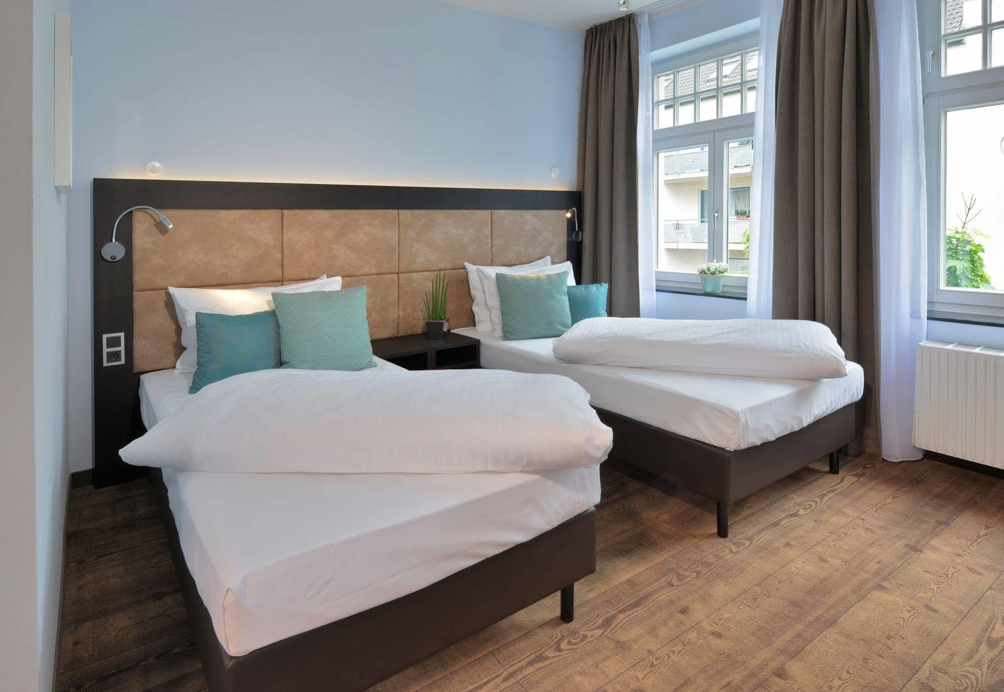 Uhu Gaestehaus Superior Koln Bagian luar foto