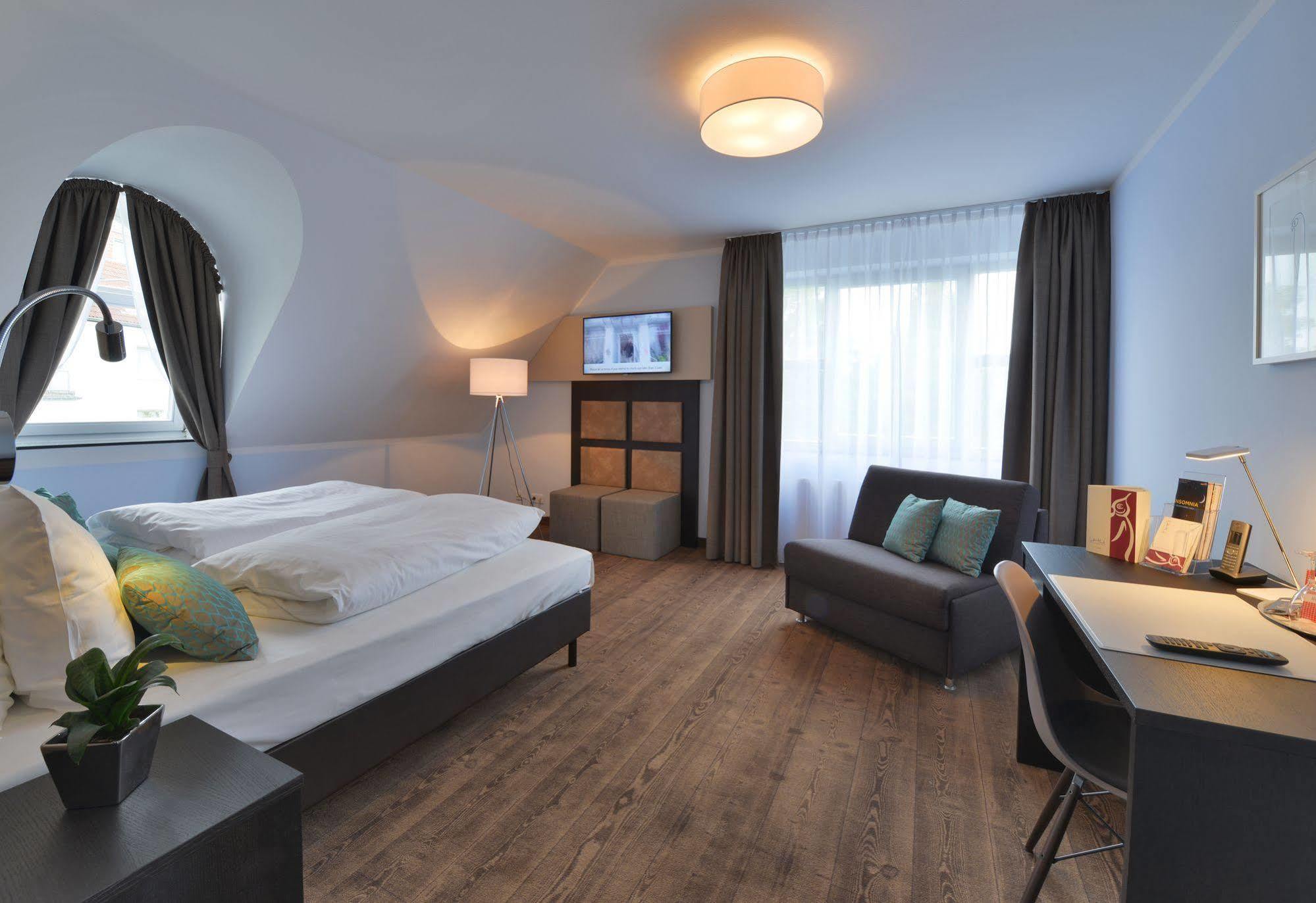 Uhu Gaestehaus Superior Koln Bagian luar foto