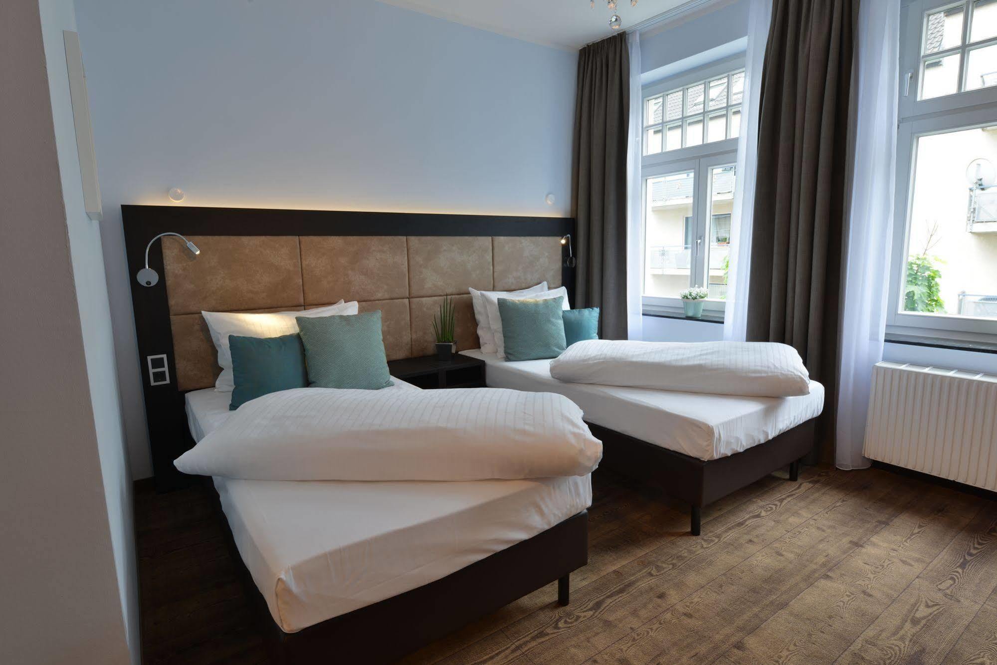 Uhu Gaestehaus Superior Koln Bagian luar foto