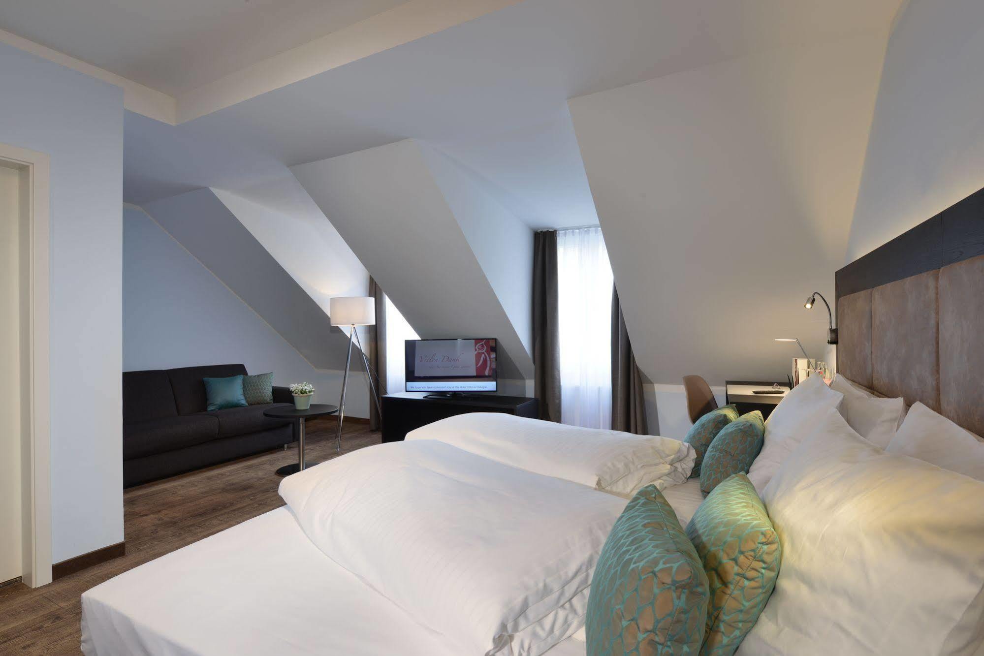 Uhu Gaestehaus Superior Koln Bagian luar foto