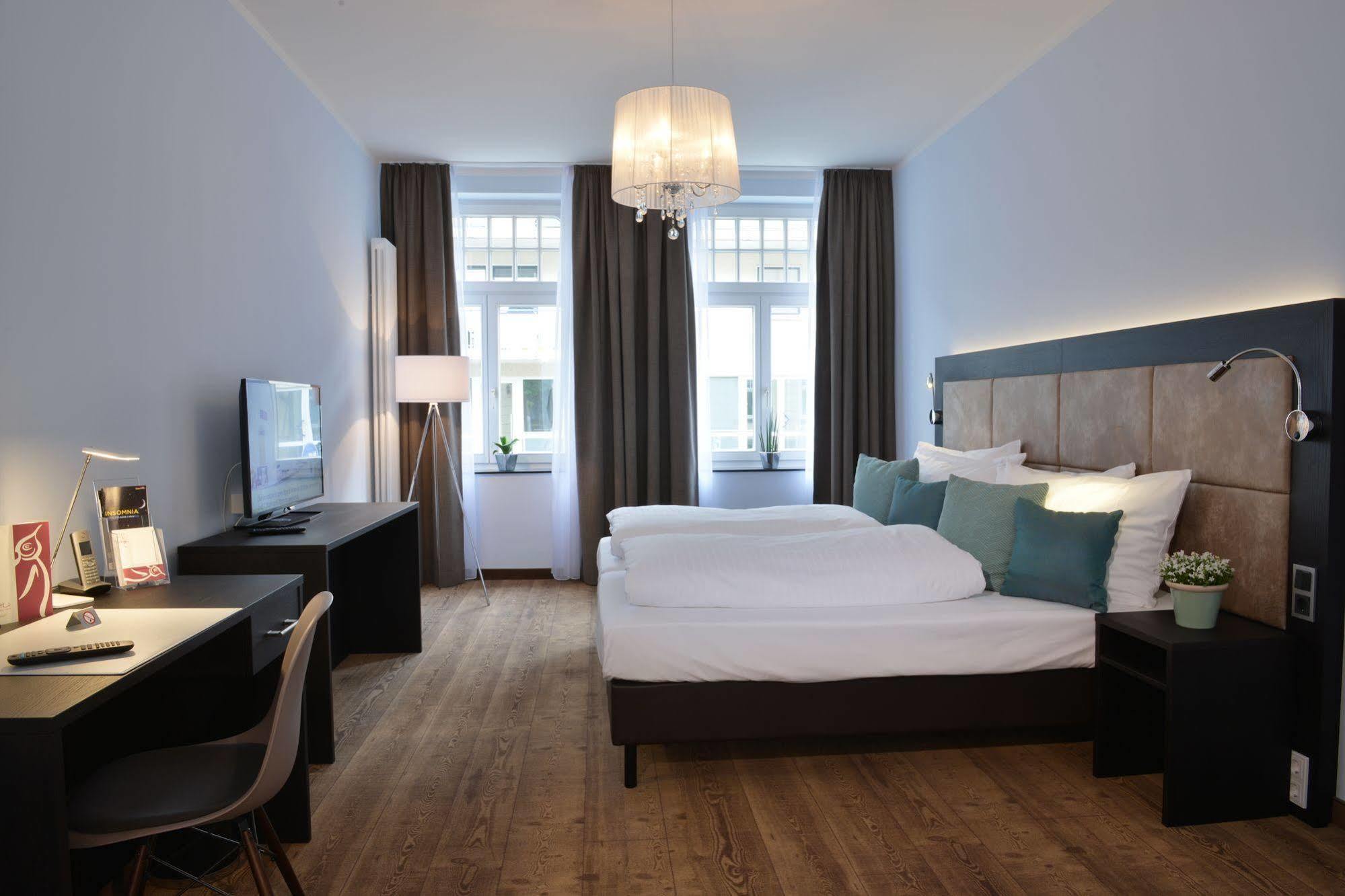 Uhu Gaestehaus Superior Koln Bagian luar foto